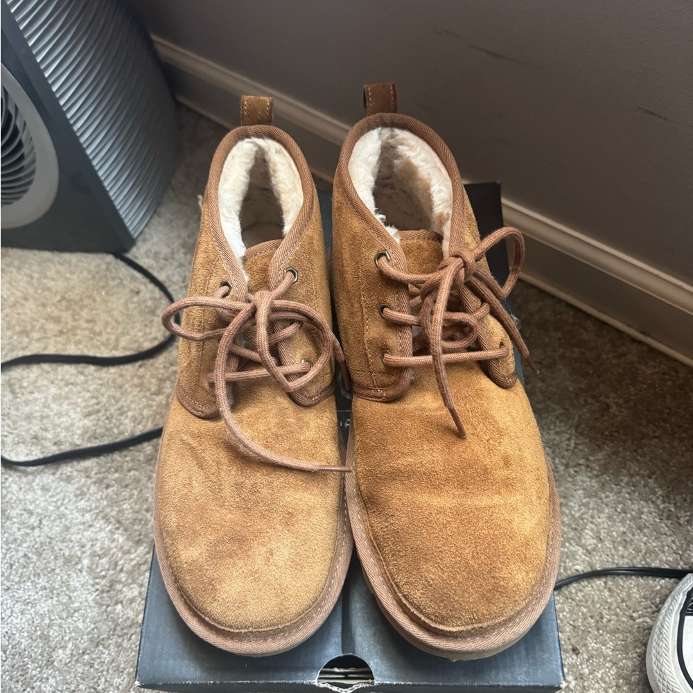 Men’s UGGs size 9